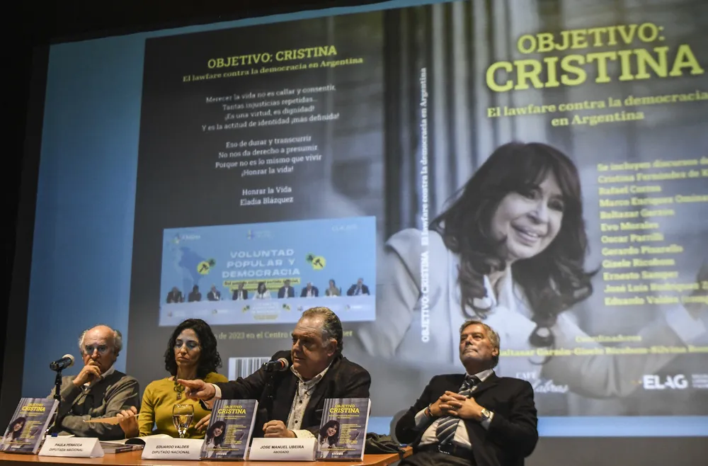 08-07-2023_presentaron_libro_sobre_lawfare_en