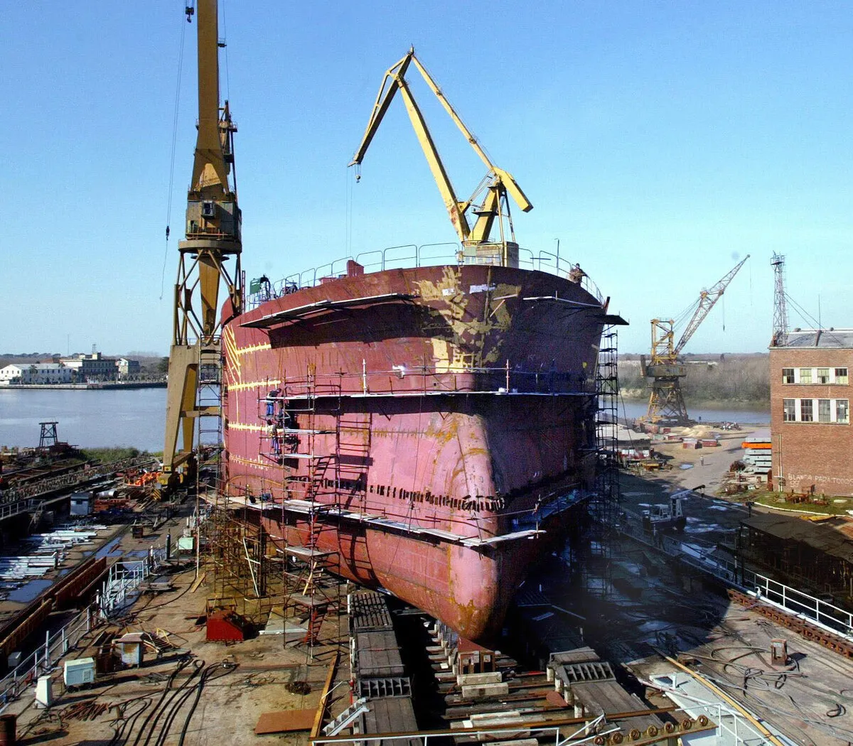 622242-14-a-afp-20-281-29