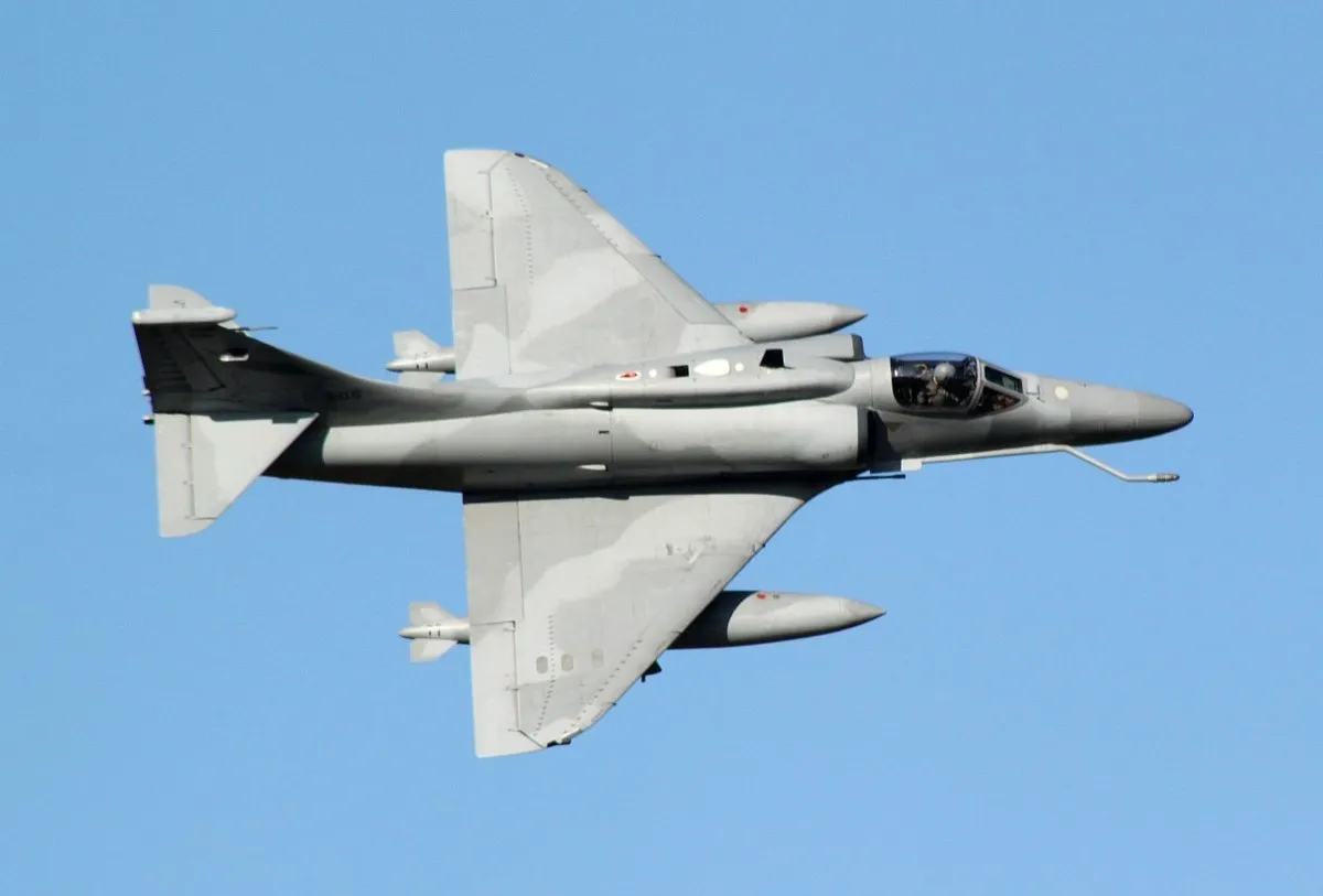 1200px-A-4AR_Fightinghawk_2010