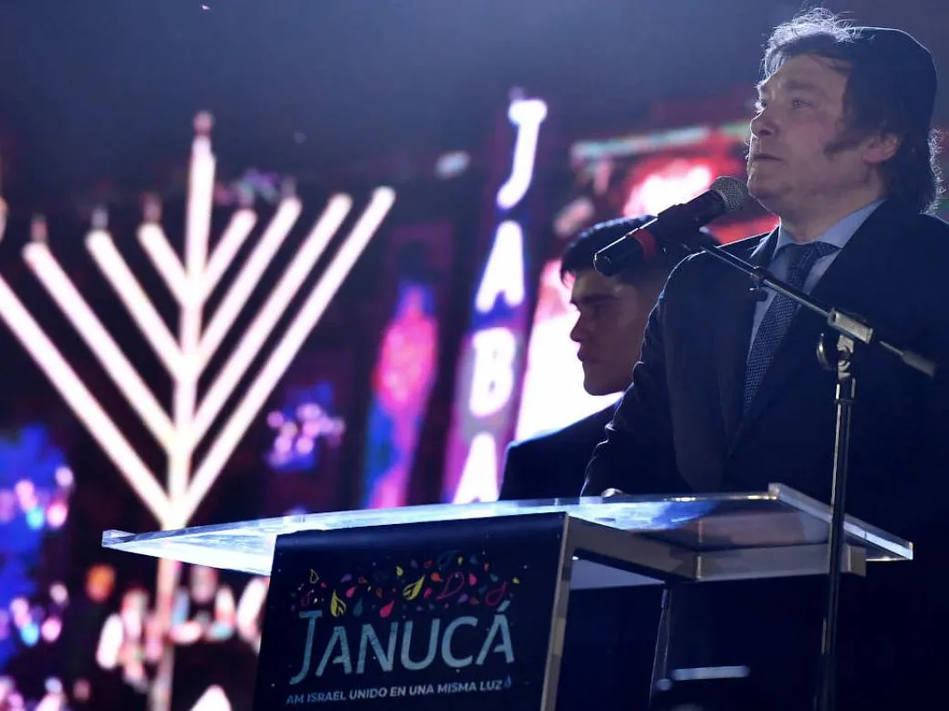 el-presidente-javier-milei-asiste-al-acto-de-encendido-de-velas-de-la-gran-janukia-20231212-1718455