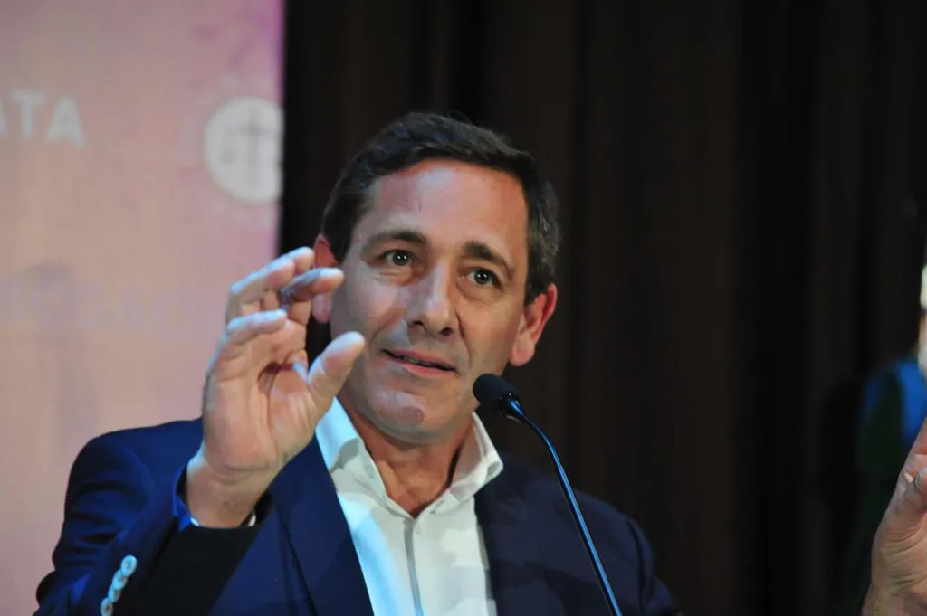 f273cc86-db37-42e1-bf2d-afc3d958a126