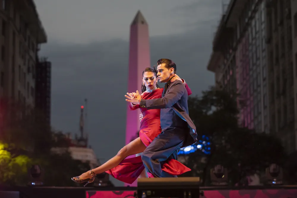 04-09-2023_dos_parejas_portenias_y_una