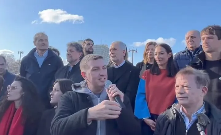 e8478715-bf57-42d7-8dc2-085c6c06af87