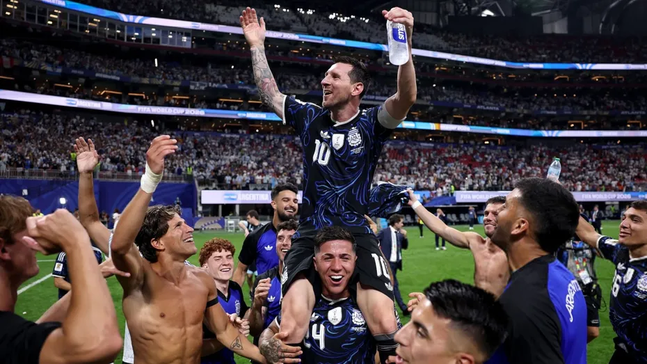 lionel-messi-y-los-jugadores