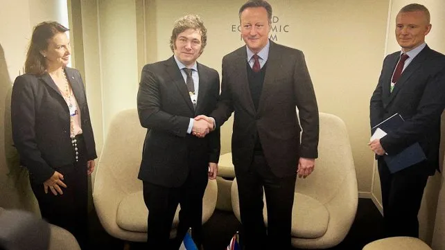 javier-milei-david-cammeron-davosjpg