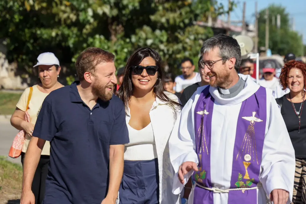 db225e2b-e31e-47a6-8359-3ff1ab3c01d3