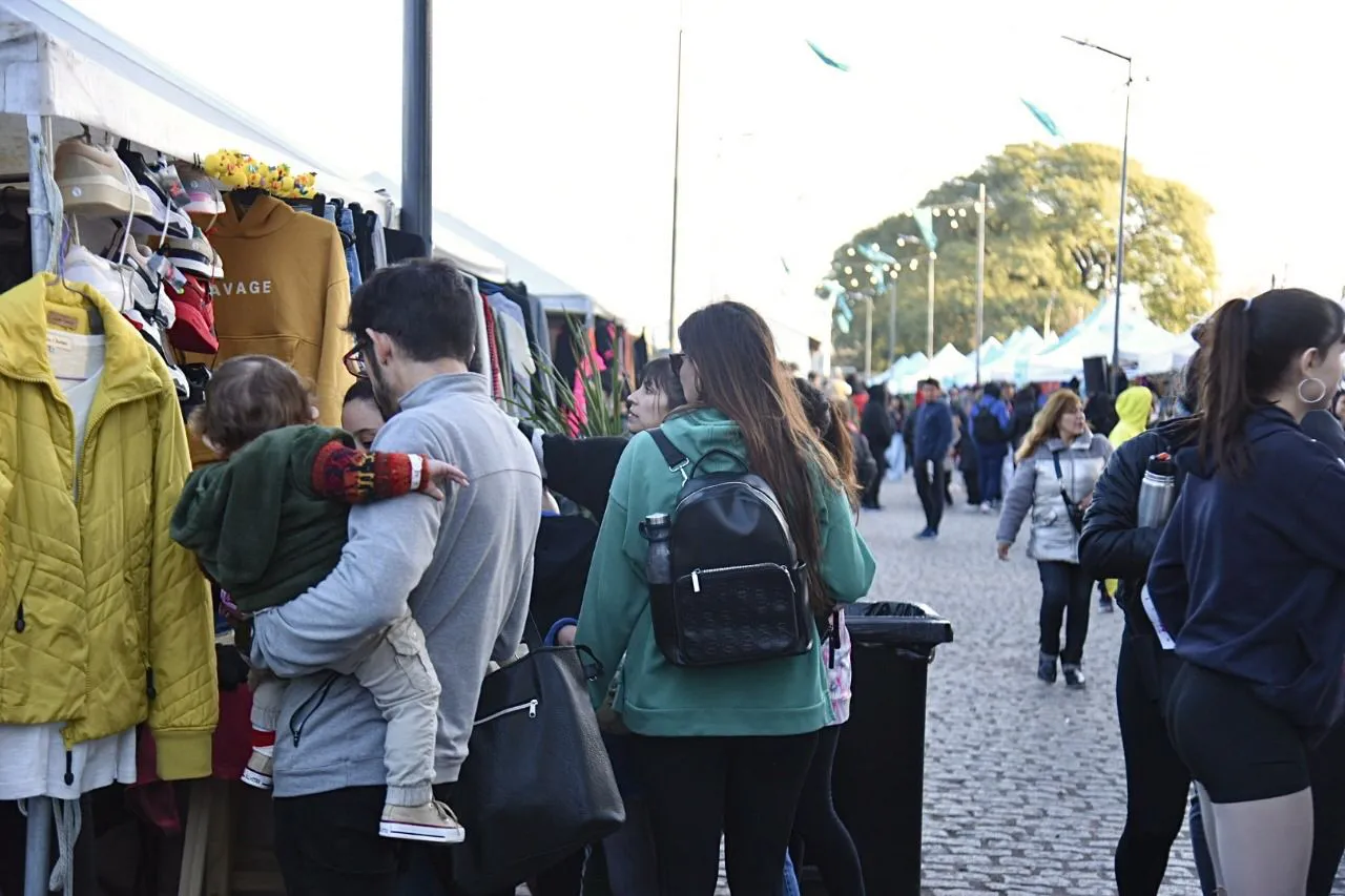 7f8161fb-78c8-4593-90e1-9cda0e25ad7f